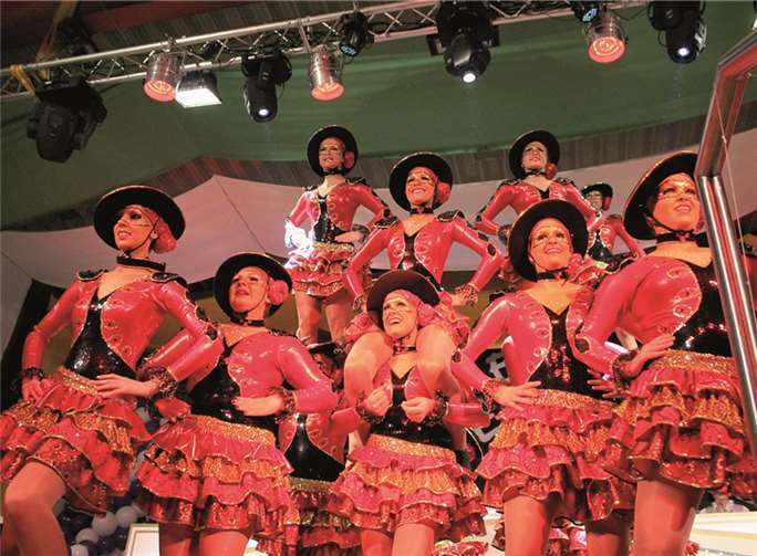 Mit „Viva Espagna“ heizte die Showtanzgruppe die Stimmung kräftig an.  privat