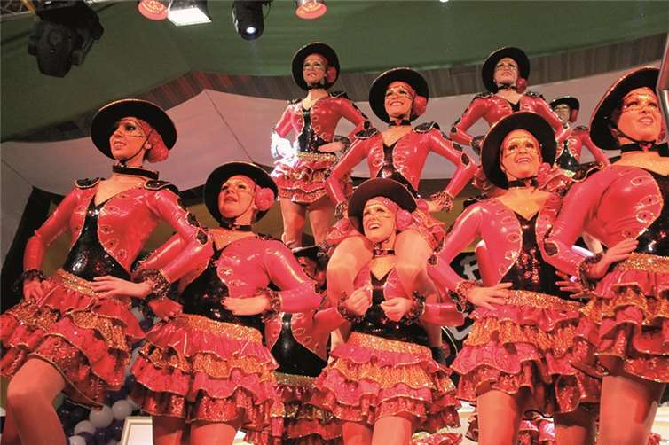 Mit „Viva Espagna“ heizte die Showtanzgruppe die Stimmung kräftig an.  privat