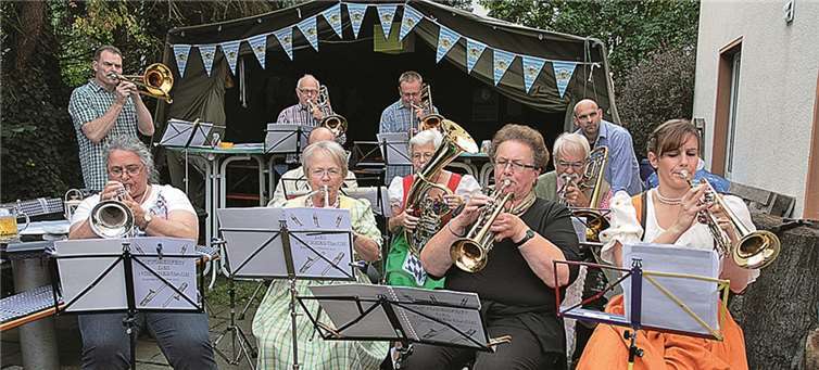 Mit Volksmusik und Karnevalhits sorgte der Musikzug des NCR für Oktoberfeststimmung.STEIN