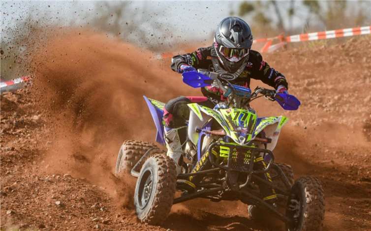 Mit Vollgas, Kraft und Geschick auf der Cross-Strecke:Für Marie Lücke gibt es nichts Schöneres. Fotos: Archiv/Privat