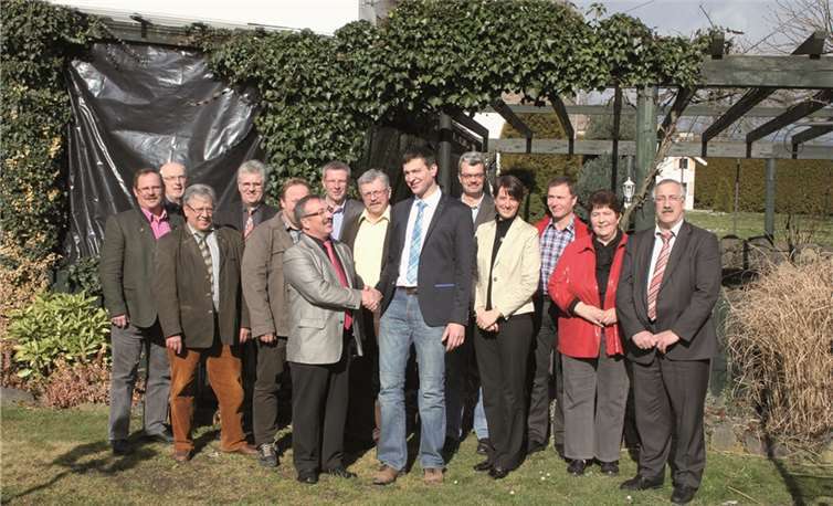 Mit Wehmut, aber auch mit Stolz und freudiger Zufriedenheit gratulierte Rudolf Schneichel seinem Nachfolger Tobias Fuchs aus Kehrig zur einstimmigen Wahl als neuer Vorsitzender im Kreisverband Mayen-Koblenz.  privat