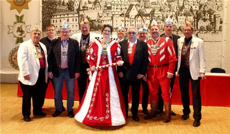 Mit Wolli Klein, Matthias Thür und dem Lücke Hein scharten Yvonne I. und Martin Flöck die ältesten Ex-Jugensitzungs-Präsidenten um sich. DL