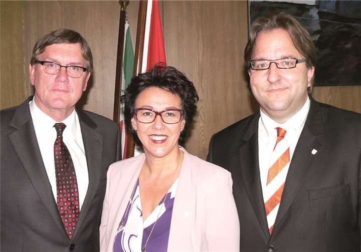 Mit Zuversicht an die Arbeit (v.l.): Landrat Sebastian Schuster, seine Stellvertreterin Silke Josten-Schneider und Oliver Baron. privat