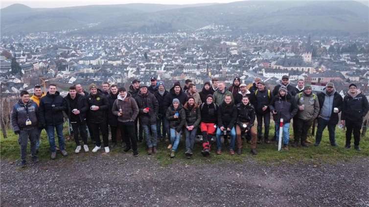 Mit ausreichend Proviant im Gepäck machten sich die Herren auf den Weg nach Ahrweiler. Foto: privat
