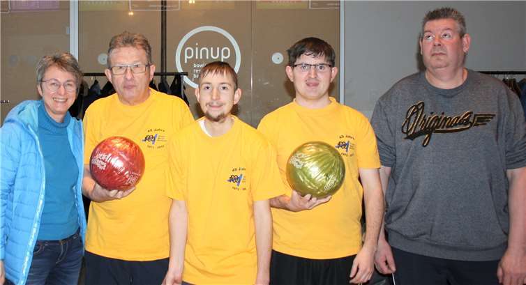 Mit bester Stimmung dabei: Eid-Sprecher Robert Wuttke nahm mit weiteren mit Athletinnen und Athleten der Rhein-Mosel-Werkstatt vom Standort Simmern beim Turnier teil.Quelle: Special Olympics Rheinland-Pfalz e.V.
