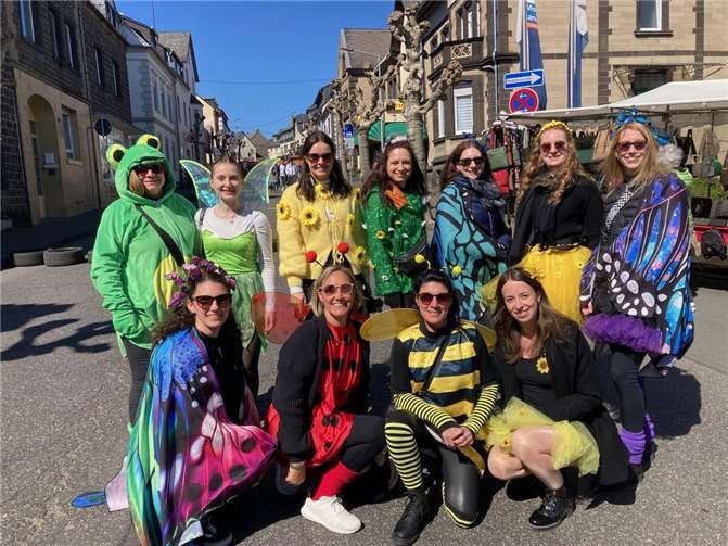 Mit bunten Kostümen wurde richtige Frühlingsstimmung versprüht.