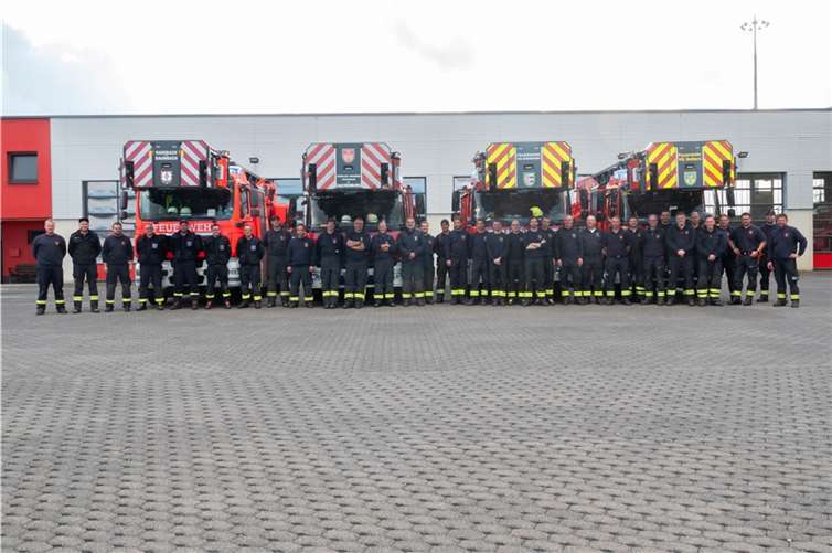Mit dabei waren die Drehleitern der Feuerwehren Dierdorf, Hachenburg, Ransbach-Baumbach und Selters.  Foto: VG Selters