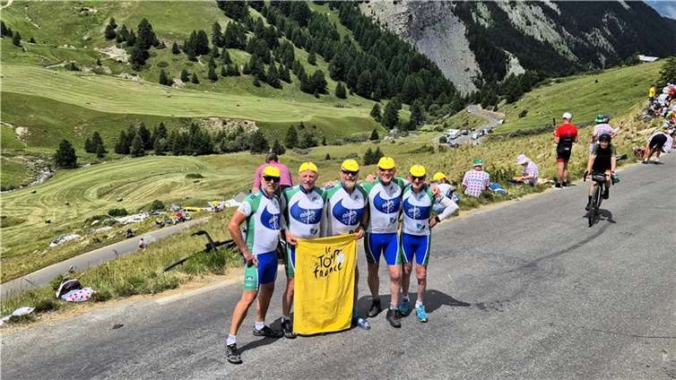 Mit dabei waren im Equipe-Trikot v.l.: Christoph Krätz (MT-Bladernheim), Roland Gross (Hömberg), Stefan Behnke (Weinähr), Frank Schneider (Bettendorf) und Gottfried Meurer (Montabaur).