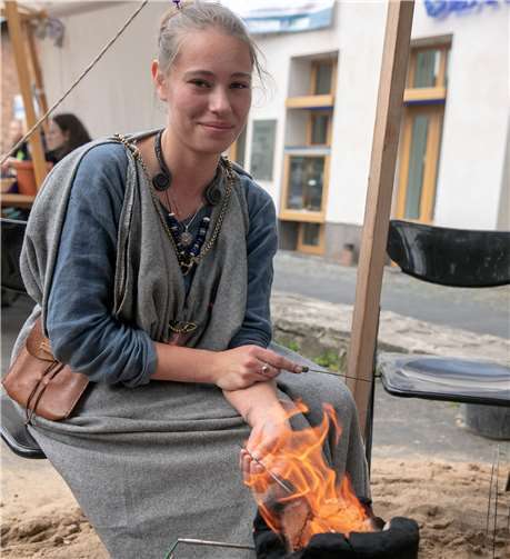 Mit dem 950 Grad heißen römischen Perlenofen wurden jede Menge römische Glasperlen hergestellt.