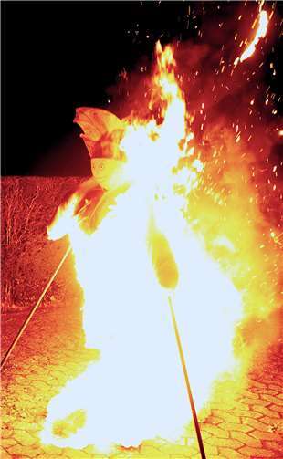 Mit dem Abbrennen des „Nubbels“ von Prinz-Karneval endete die Karnevalssession 2018/2019 offiziell.