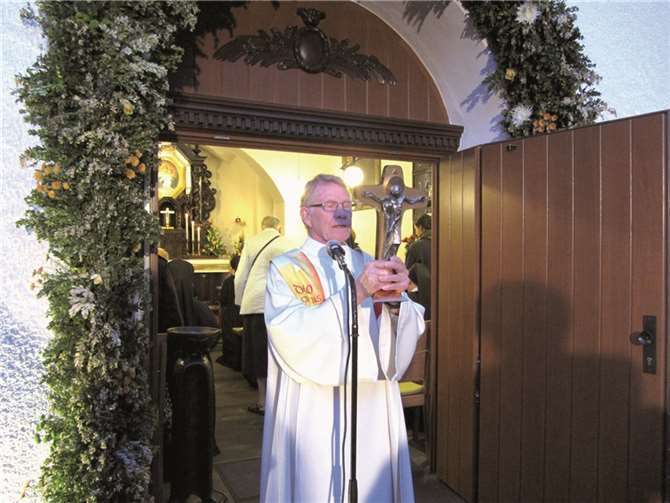 Mit dem Abendsegen beim Urheiligtum endete der frohe und erfüllte Tag.