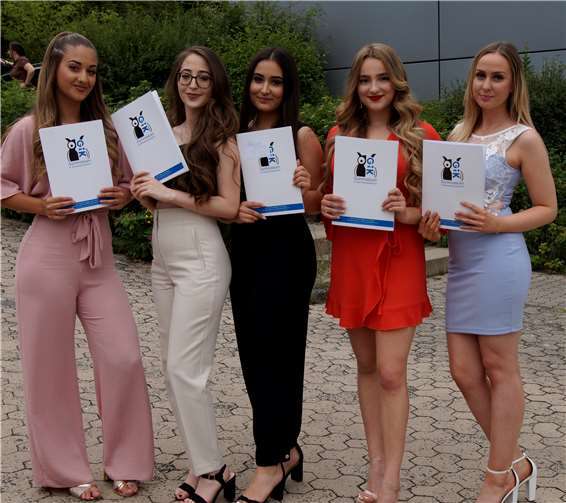 Mit dem Abi in der Tasche auf zu neuen Abenteuern.