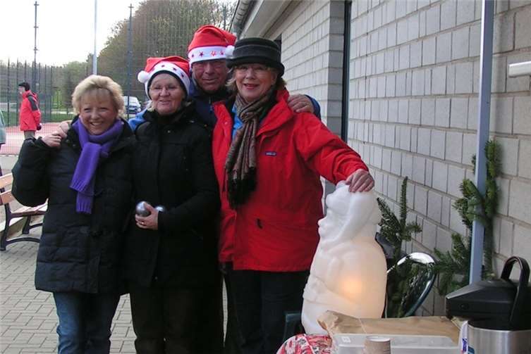 Mit dem „Adventboulen“ stimmten sich zuvor die Mitglieder auf Weihnachtszeit und Jahresausklang ein.