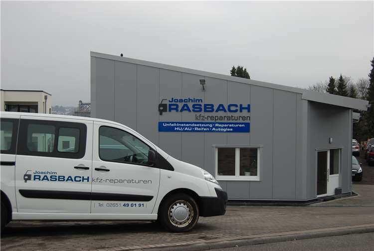 Mit dem Bau der neuen, 450 Quadratmeter großen Werkstatthalle hat sich der 49-jährige Geschäftsführer und Inhaber Joachim Rasbach seinen Lebenstraum erfüllt.
