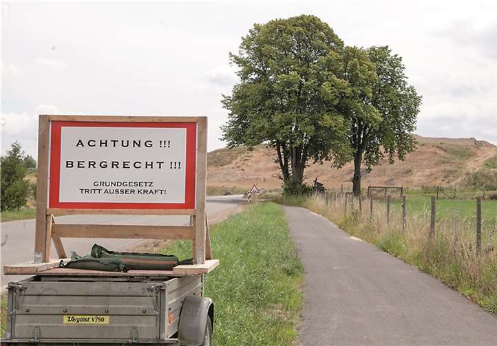 Mit dem Betreiber der Tongrube Leimersdorf stehen die „Aktiven Grafschafter“ auf Kriegsfuß, der Gemeinderat will der GbR künftig bei juristischen Auseinandersetzungen zur Seite stehen, wenn es um die Einrichtung einer Mülldeponie geht. JOST