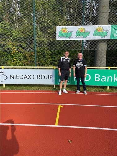 Mit dem Blumenhaus Frings hat der VfB Linz sein Sponsoring mit einem langjährigen Partner erweitert.Foto: privat