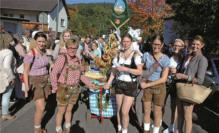 Mit dem Brezelbaum im Zug unterwegs.Norbert Ulrich