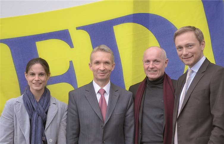 Mit dem Bundesvorsitzenden der FDP, Christian Lindner, und dem Vizepräsidenten des Landtags Nordrhein-Westfalen, Dr. Gerhard Papke, trafen sich der Vorsitzende der FDP im Kreis Ahrweiler, Ulrich van Bebber und seine Stellvertreterin Christina Steinheuer beim Parteitag des FDP-Kreisverbandes Rhein-Sieg in Wachtberg. privat