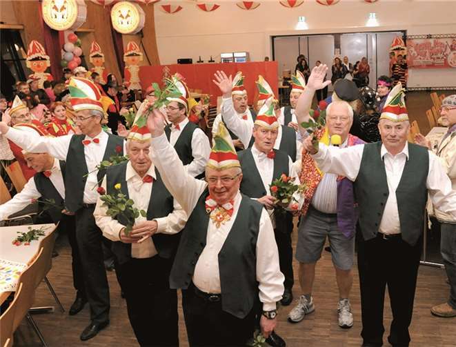 Mit dem Einzug des Elferrats startete die Sitzung in der Landskroner Festhalle. FIX