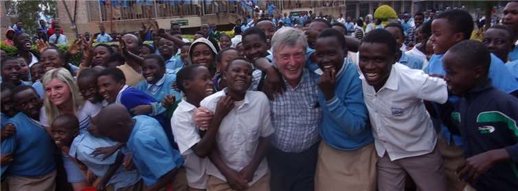 Mit dem Erlös der diesjährigen röhrig-forum Benefiz- Wochen vom 25. Oktober bis zum zehnten November werden auch wieder Schulprojekte in Ruanda unterstützt, die Hans Peter Röhrig gemeinsam mit Reiner Meutsch im kommenden Frühjahr eröffnen wird. Foto: privat