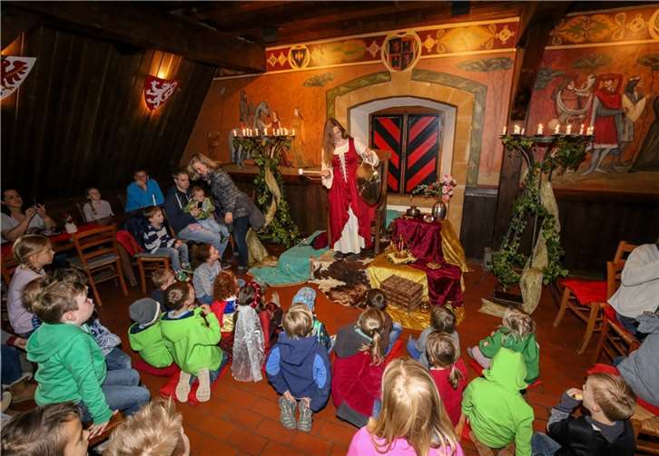 Mit dem Ertönen des Gongs begann die Reise in das Märchenland, oder in ein ganz anderes, fernes Land? EP