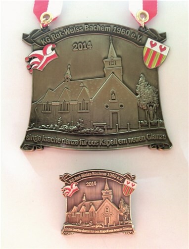 Mit dem Erwerb des diesjährigen Sessionsordens der KG Rot-Weiß Bachem e.V. fließt ein Teil des Ertrags in die Sanierung der St. Anna-Kapelle. privat