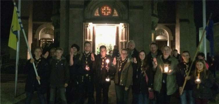 Mit dem Friedenslicht ging es von Miesenheim zu Fuß nach Thür.privat