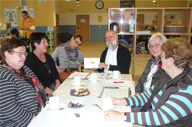 Mit dem Geschäftsführer der FWS, Herrn Dr. Marmann, konnte das kfd Team ein harmonisches Gespräch führen. privat