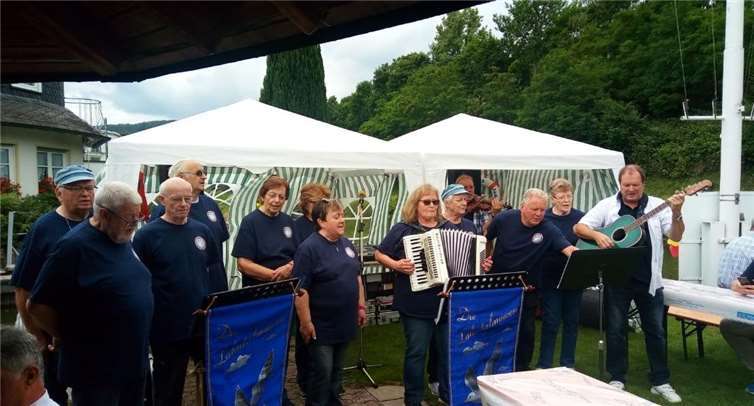Mit dem Gorch-Fock-Lied wurde das Hafenfest der Marinekameradschaft eröffnet. Privat