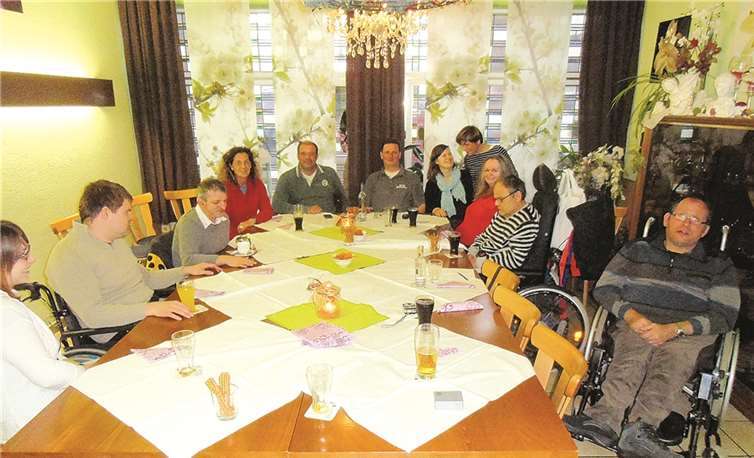 Mit dem Kulturstammtisch Kettig hat sich eine tolle Gruppe von Menschen zusammengefunden, die sich schätzen gelernt hat und einander immer mehr annähert.privat