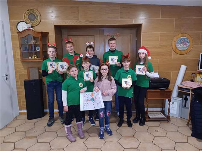 Mit dem Luftgewehr und dem Blasrohr wurde auf Juxscheiben geschossen.  Foto: privat