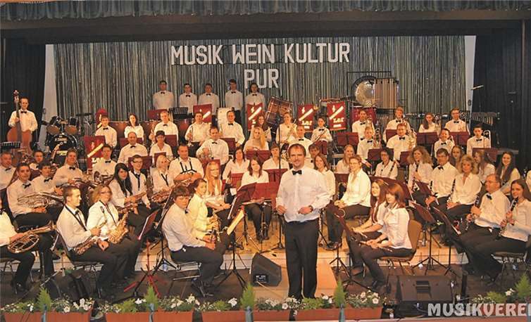Mit dem Musikverein Löf konnten die „Macher“ der St. Cyriakus-Kirmes eine Blaskapelle mit Kultstatus engagieren. privat