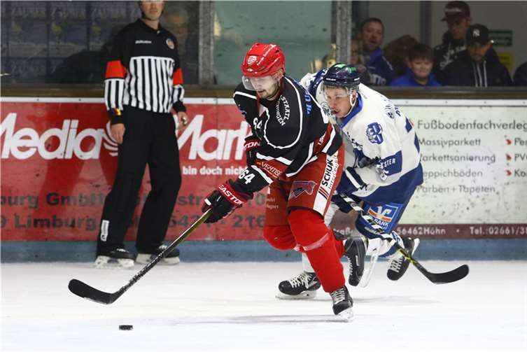 Mit dem Neuwieder Felix Köbele (rechts) und Limburgs Martin Brabec treffen am Freitagabend zwei der besten Spieler der Regionalliga West aufeinander. In der Topscorerwertung belegen sie die Plätze eins (Brabec) und vier (Köbele). Foto: Privat