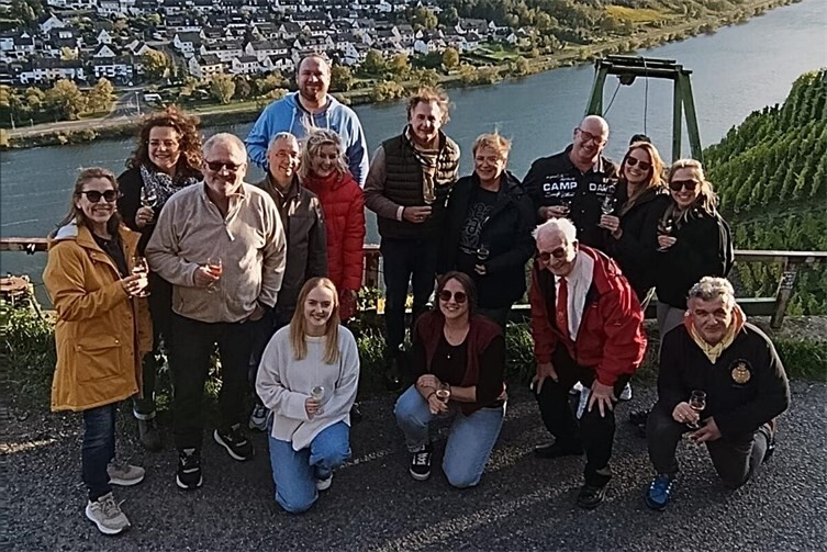 Mit dem Planwagen ging es für die ehemaligen Lahnsteiner Karnevalstollitäten in die Steilhänge der Winninger Weinberge. 