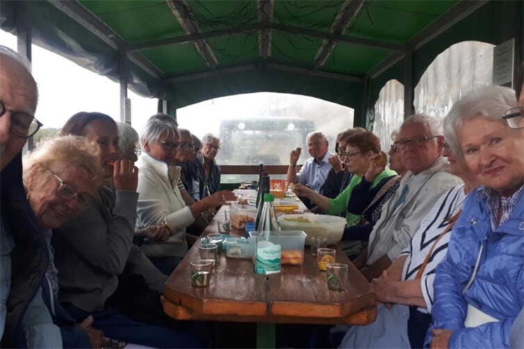 Mit dem Planwagen unterwegs