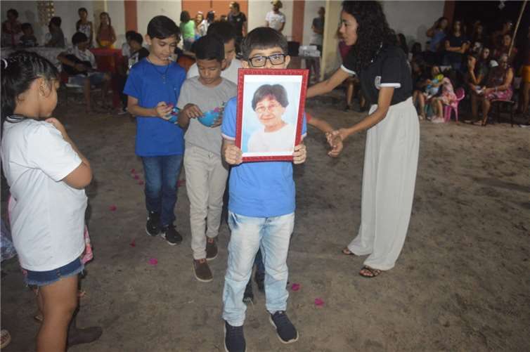 Mit dem Portraitfoto wurde Margarete Echternach, die als Erblasserin den Bau des Mehrzweckhauses „Casa Margarete“ ermöglicht hat, bei der Jubiläumsfeier geehrt.
