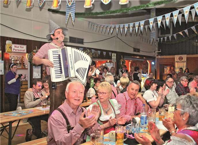 Mit dem Publikum auf Tuchfühlung, die Band „Asphaltstürmer“.