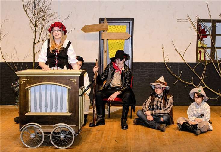 Mit dem Räuberlied werden die Zuschauer musikalisch eingestimmt.