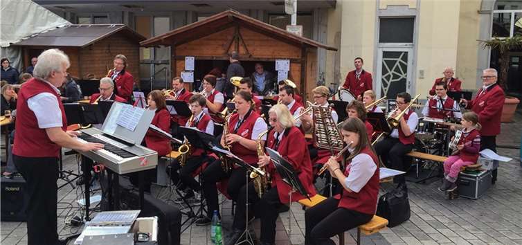 Mit dem Sankt Martin Umzug brachte man Flüchtlingsfamilien das Fest nahe.Privat