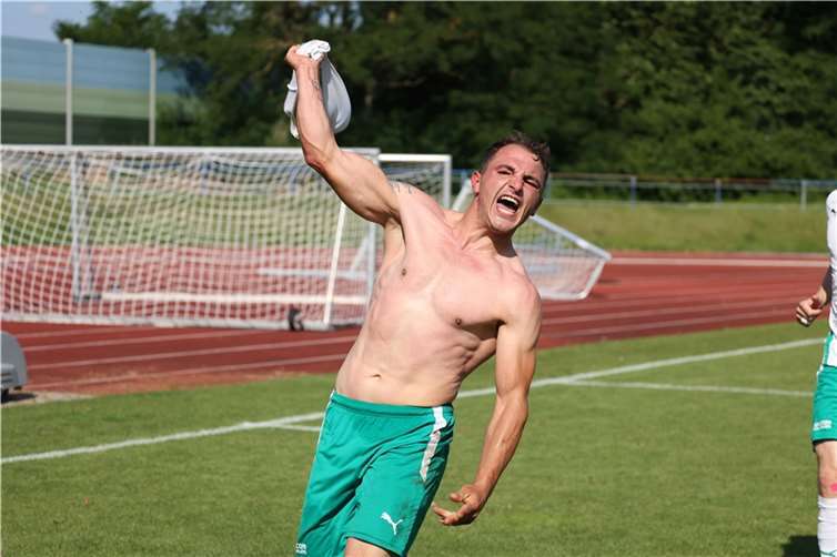 Bald geht es schon weiter Mit dem Sieg gegen Speyer sicherte sich der Außenseiter SG 2000 letztendlich den Klassenverbleib in der Oberliga – eine wahre Teamleistung! Foto: Didi Mühlen