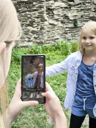 Die Geheimnisse der Sporkenburg entdecken  Mit dem Smartphone und ein wenig Fantasie wird die Sporkenburg zum digitalen Erlebnis: Per Augmented Reality wird das virtuelle Burggespenst lebendig.