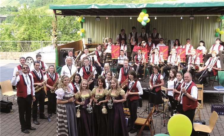 Mit dem Sommer kommt auch die Weinfest-Saison, die mit vielen Auftritten des Musikvereins begleitet wird. Privat
