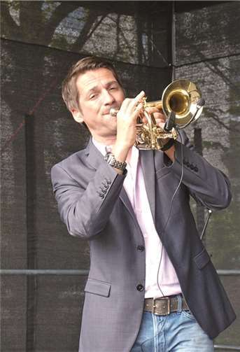 Mit dem Startrompeter Bruce Kapusta holten sich die Veranstalter einen absoluten Gute-Laune-Garanten ins Boot.