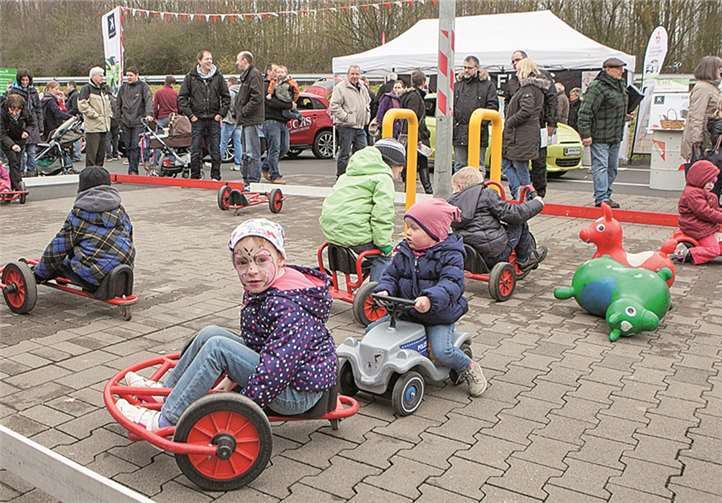 Mit dem Swingcart hatten die Kinder ihren Spaß.