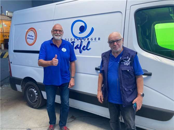 Mit dem Transporter der Oldenburger Tafel fährt Hartmut Bock ins Ahrtal. Fotos: privat