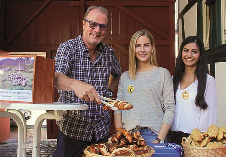 Mit dem Verkauf von Laugenstangen während der Veranstaltung wurden Projekte des Vereins Togo-Hilfe unterstützt.