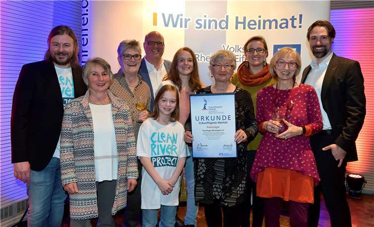 Mit dem Zukunftspreis Heimat zeichnet die Volksbank RheinAhrEifel seit 2008 Engagement für die Region Rhein-Ahr-Eifel aus. 2018 gewannen den 1. Preis das „Clean River Project“ aus Winningen. privat