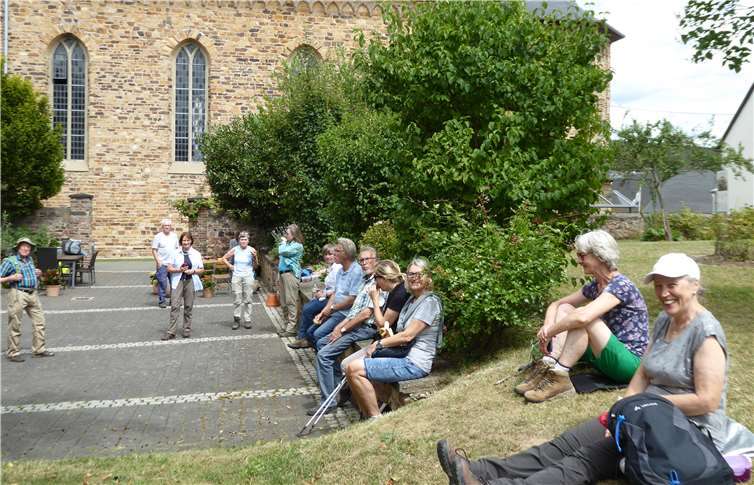 Mit dem gehörigen Abstand Rast in Löhndorf.Foto: privat