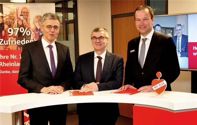 Mit dem positiven Fazit, den Wachstumskurs des letzten Jahres fortzusetzen sowie die Marktführerschaft weiter auszubauen, hatten Karl-Josef Esch, Landrat Dr. Alexander Saftig und Christoph Weitzel beim Bilanzpressegespräch informiert.