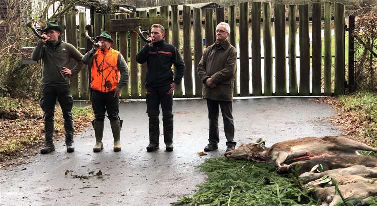Mit dem so genannten „Verblasen der Strecke“ wurde die Drückjagd auf der Montabaurer Höhe beendet. Andreas Leidig